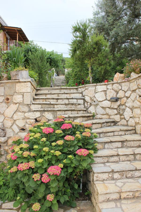 Porto Katsiki Guest Houses Athanion Bagian luar foto